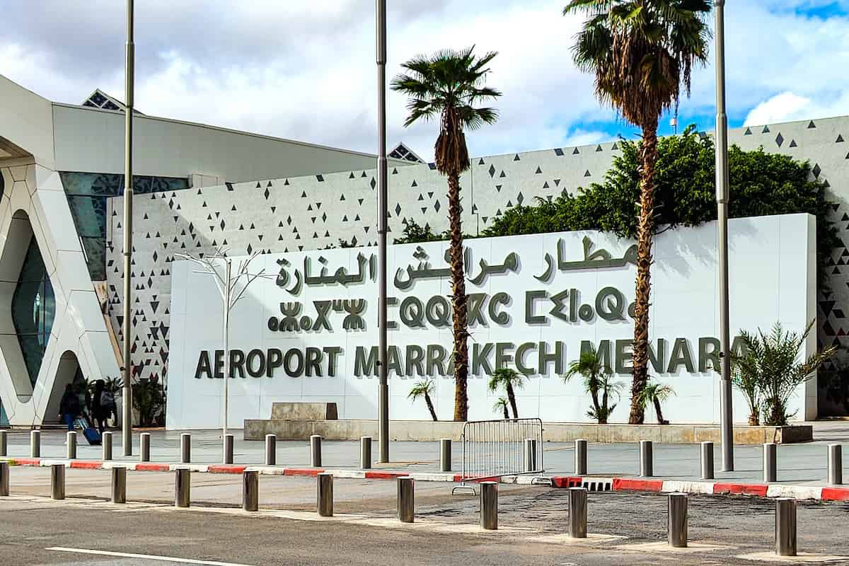 LIVRAISON DE VOITURE À L AÉROPORT AVEC AMRIDIL CAR